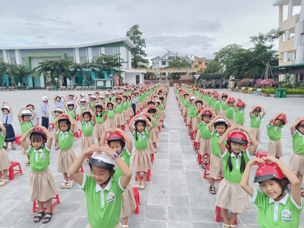AN TOÀN CHO EM- HẠNH PHÚC CHO GIA ĐÌNH